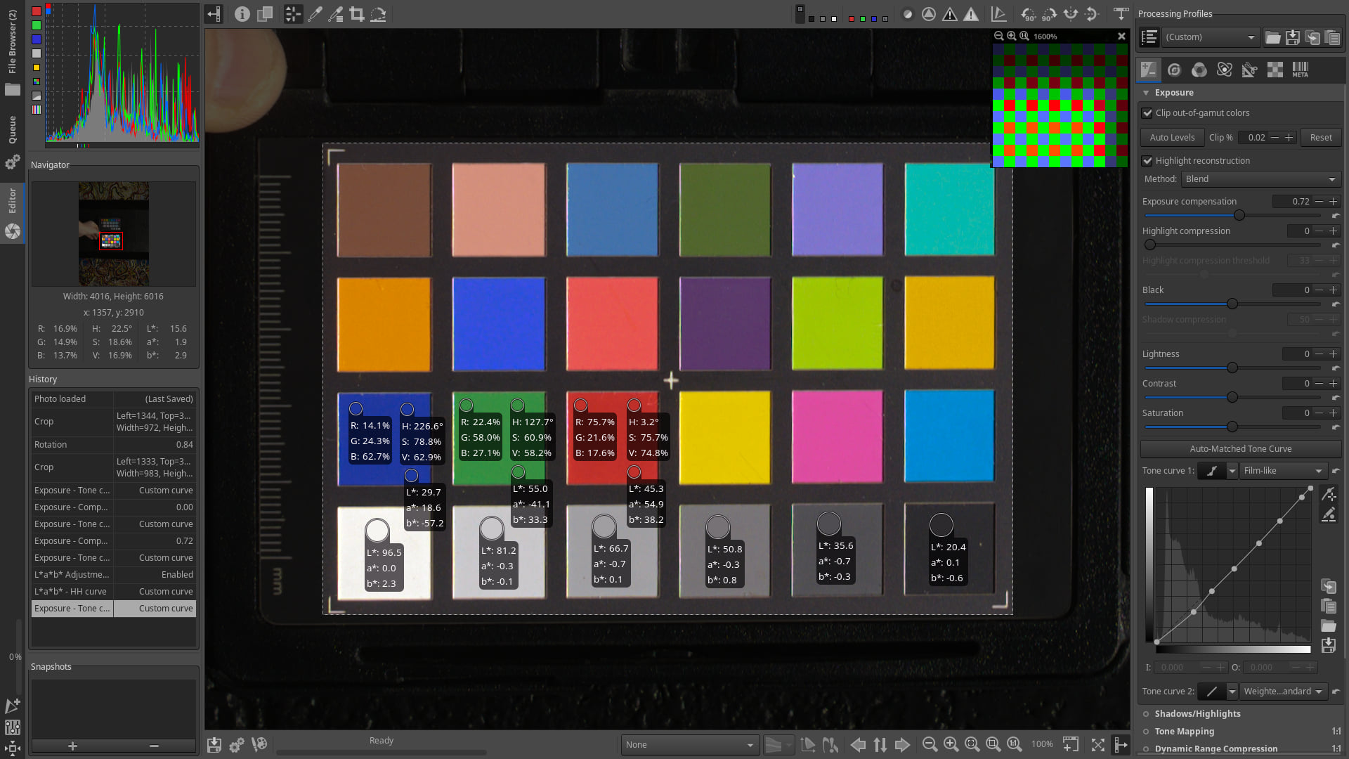 RawTherapee Editor с ColorChecker, гистограммой, историей и панелью Exposure